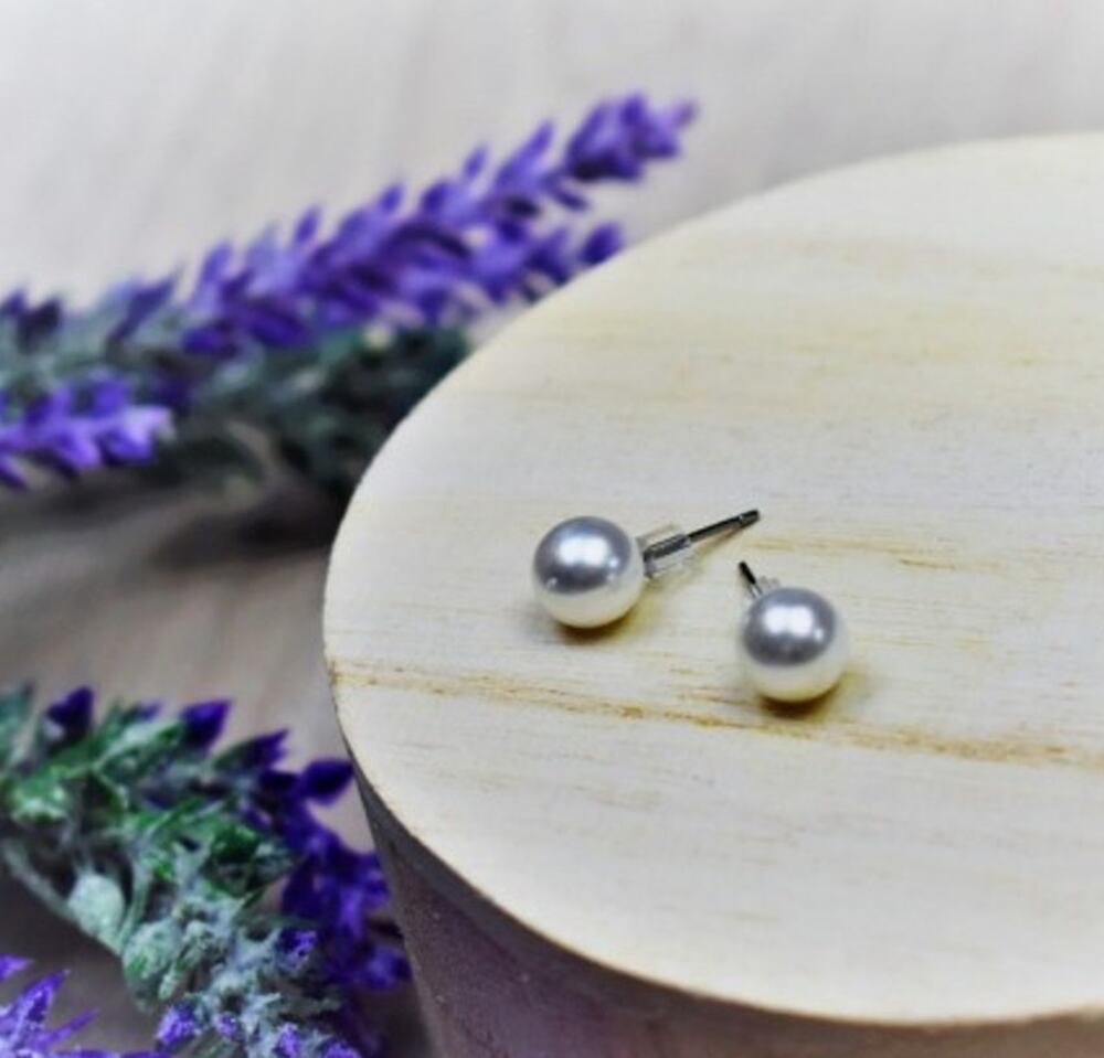 Stud Earrings with Pearls